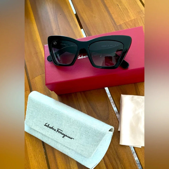 Salvatore Ferragamo 55mm Gradient Rectangular Sunglasses-excellent condition - Picture 4 of 11